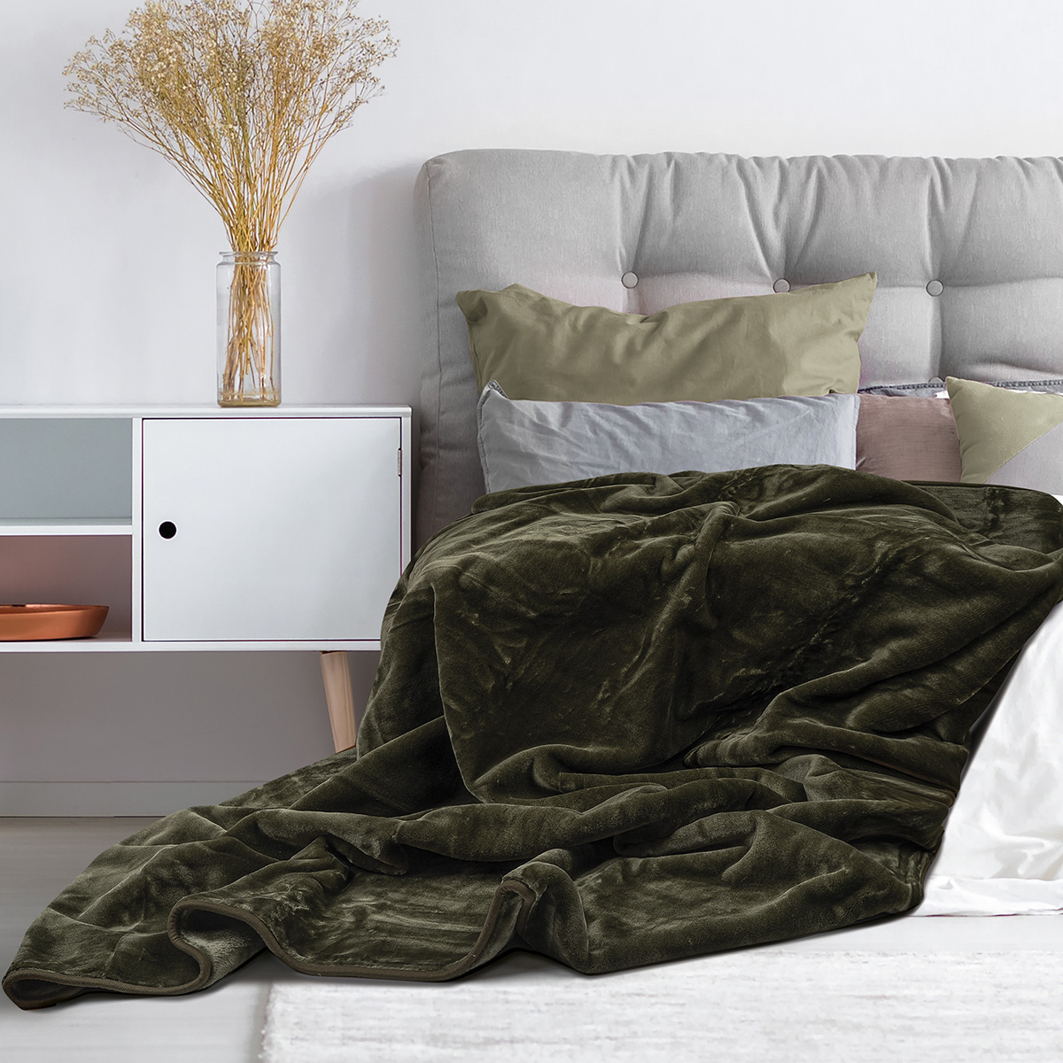 Elegant,Interior,Of,A,Stylish,,White,Bedroom,With,A,Comfortable